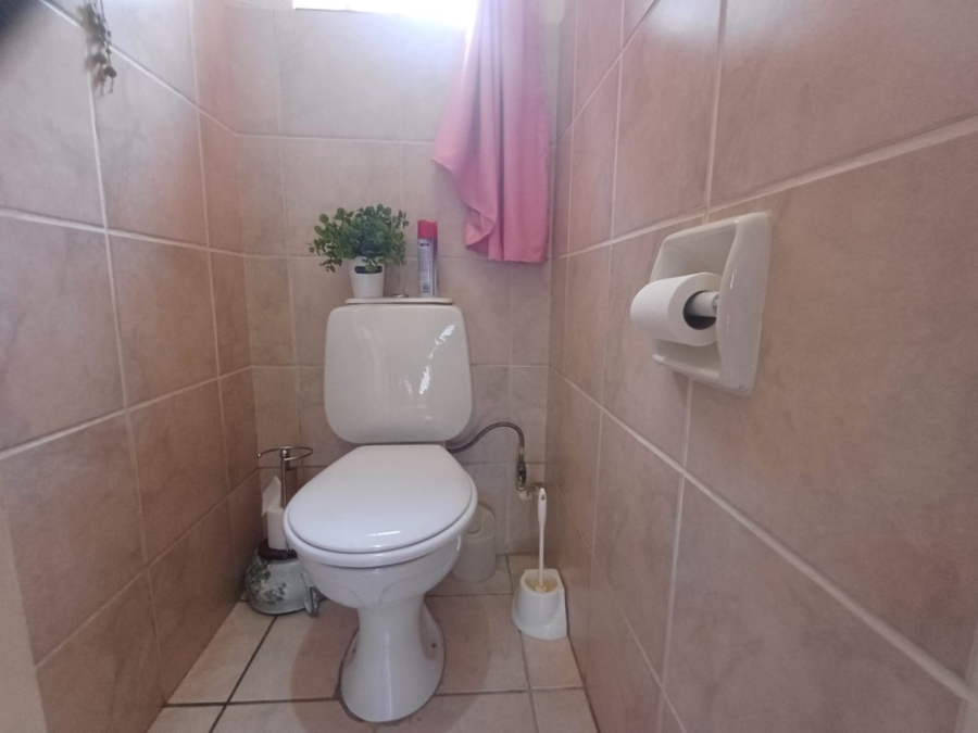 5 Bedroom Property for Sale in Wilkoppies North West